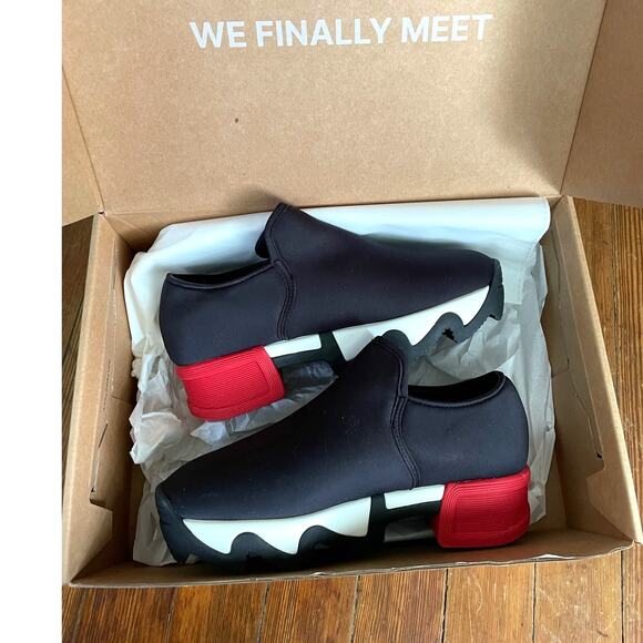 iRi WES Black Red Low Top Sneaker Size 5.5 New In Box - Picture 2 of 5